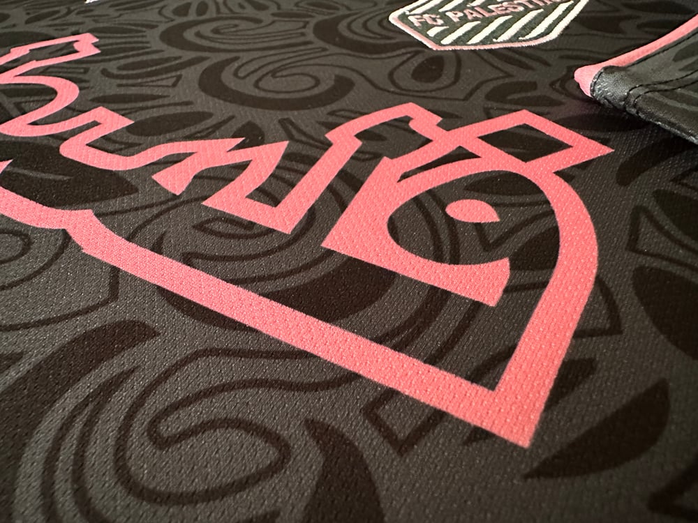 Camiseta negra y rosa Palestina Fc