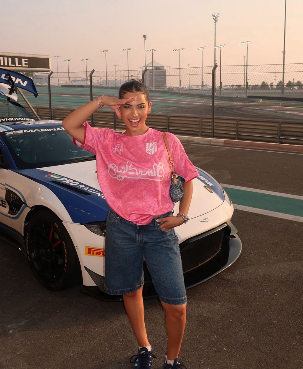 Outfit Camiseta Palestina Rosa